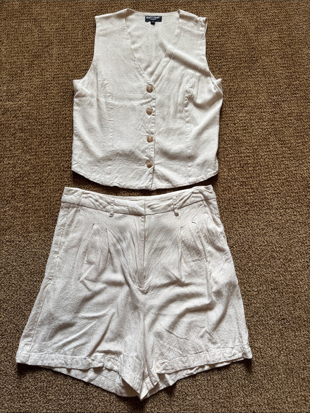 Velvet Heart Cream Two-Piece Vest and High-Waist Shorts - shorts M, vest XS